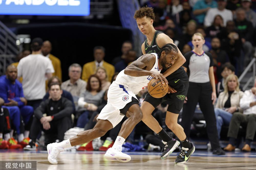 他不仅在场 他不仅在场